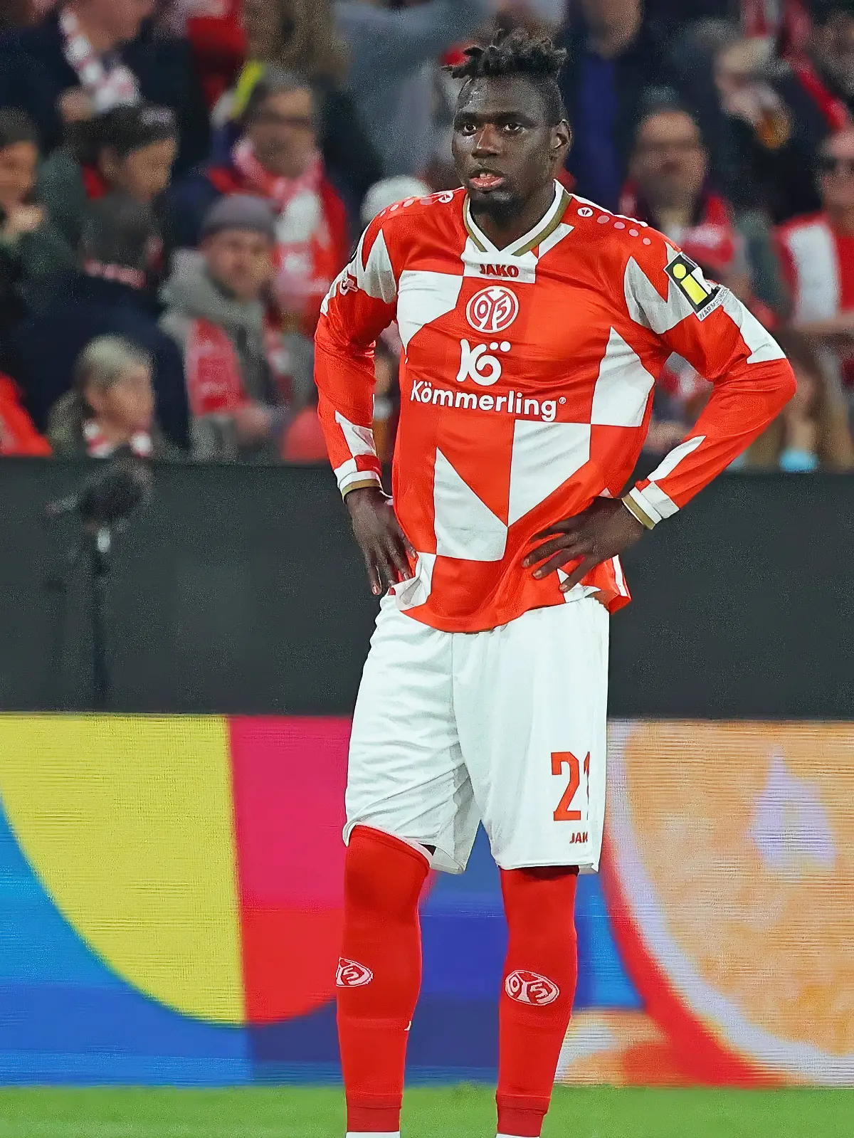 Mainz, Deutschland 19. März 2026: ELC - 2025/2026 - Achtelfinale - Rückspiel - FSV Mainz 05 gegen Sigma Olomouc Im Bild: Danny da Costa Mainz steht nachdenklich auf dem Spielfeld. Mewa Arena Rheinland - Pfalz *** Mainz, Germany 19 March 2026 ELC 2025 2026 Round of 16 second leg FSV Mainz 05 vs Sigma Olomouc In the picture Danny da Costa Mainz stands thoughtfully on the pitch Mewa Arena Rheinland Pfalz Copyright: xFotostandx/xRacochax