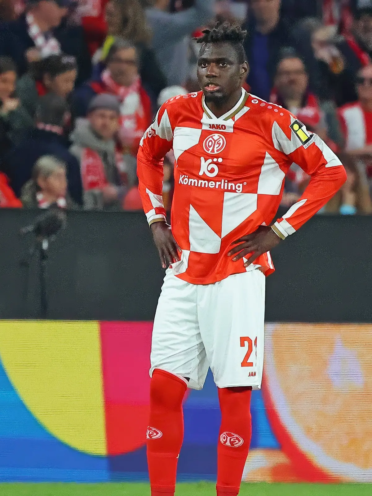 Mainz, Deutschland 19. März 2026: ELC - 2025/2026 - Achtelfinale - Rückspiel - FSV Mainz 05 gegen Sigma Olomouc Im Bild: Danny da Costa Mainz steht nachdenklich auf dem Spielfeld. Mewa Arena Rheinland - Pfalz *** Mainz, Germany 19 March 2026 ELC 2025 2026 Round of 16 second leg FSV Mainz 05 vs Sigma Olomouc In the picture Danny da Costa Mainz stands thoughtfully on the pitch Mewa Arena Rheinland Pfalz Copyright: xFotostandx/xRacochax