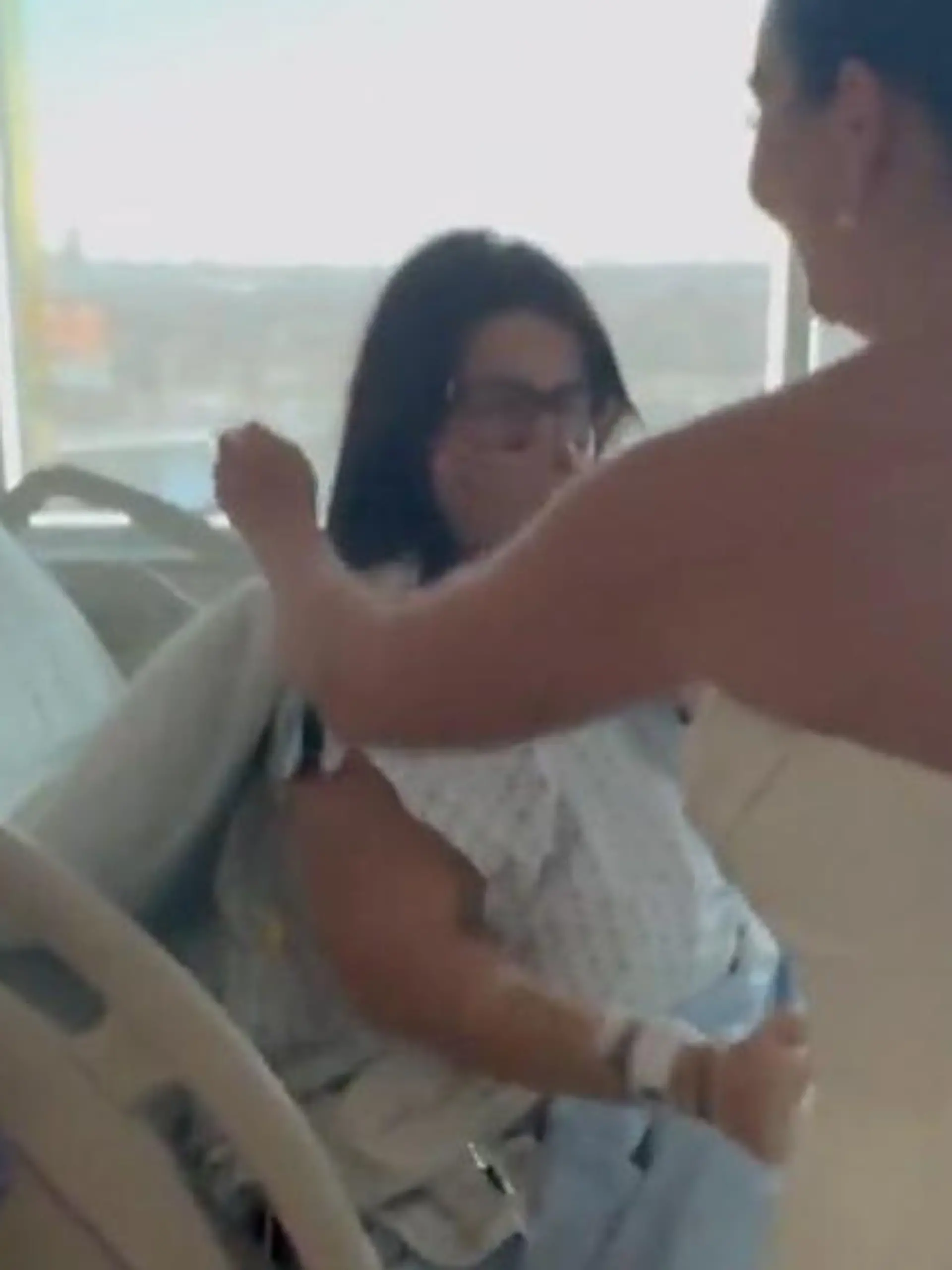 Bild zu: "Trauzeugin in den Wehen! Braut Skye verlegt ihre Hochzeit ans Krankenbett"