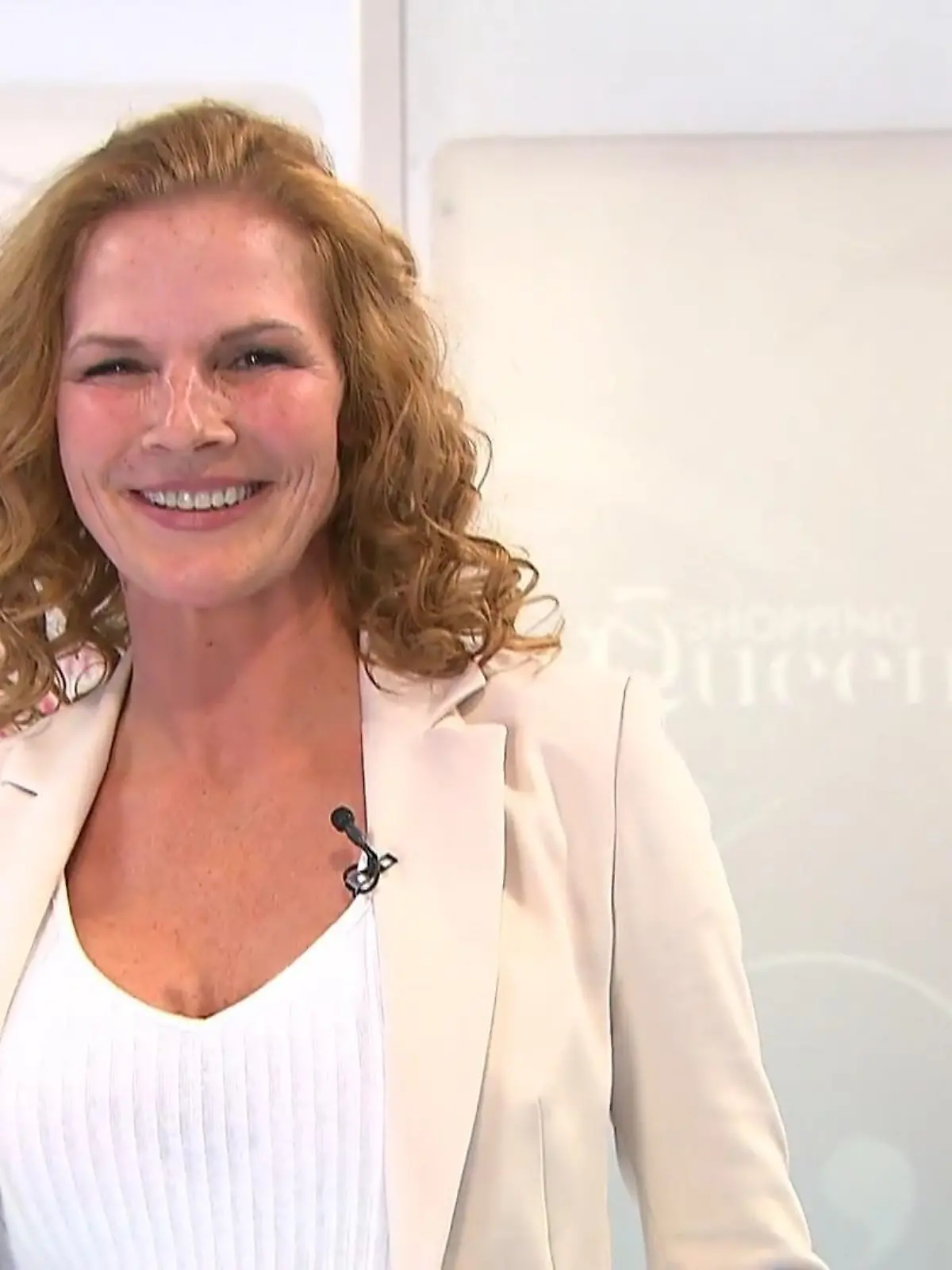 Bild zu: "Rebecca zeigt auf dem Catwalk, wie stark ihr Look wirklich wirkt"