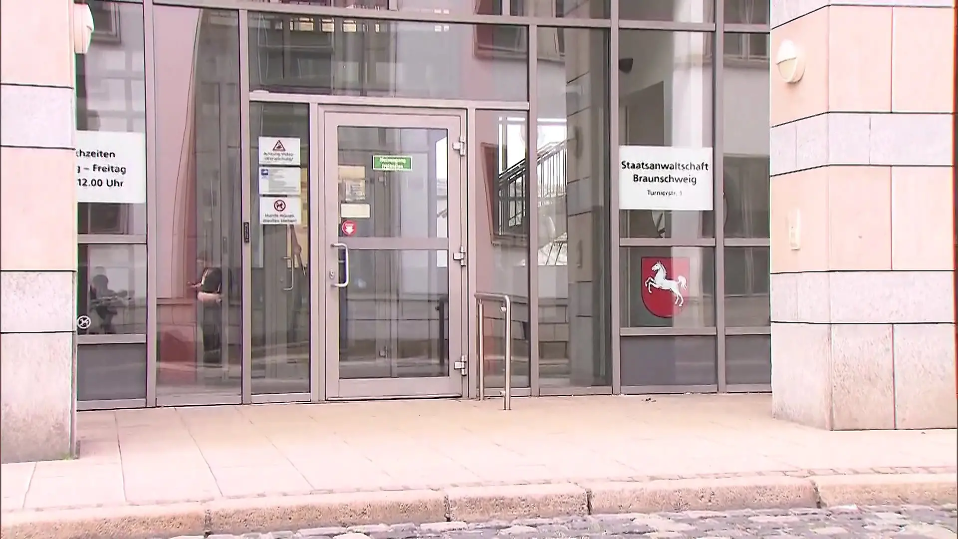 Wegen Wiederholungsgefahr erwirkt die Staatsanwaltschaft Haftbefehle – die Beschuldigten sitzen ab sofort in U-Haft.