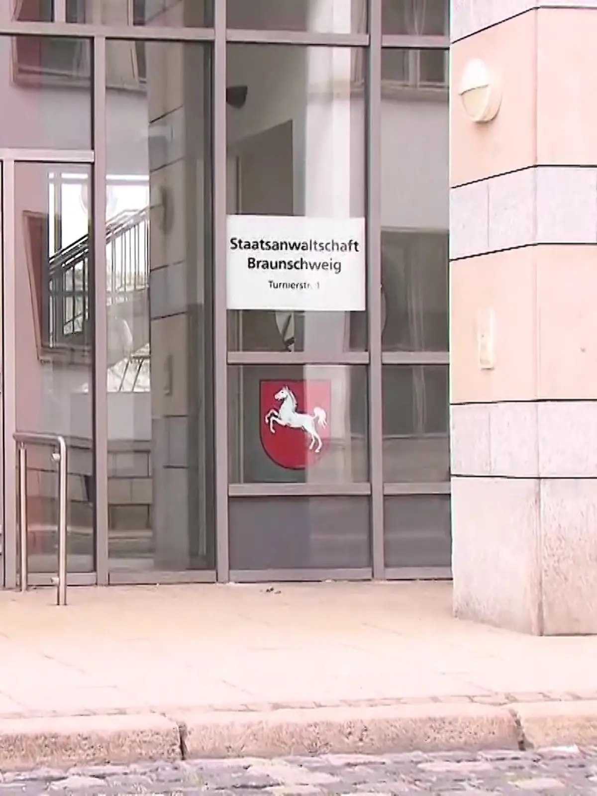 Wegen Wiederholungsgefahr erwirkt die Staatsanwaltschaft Haftbefehle – die Beschuldigten sitzen ab sofort in U-Haft.