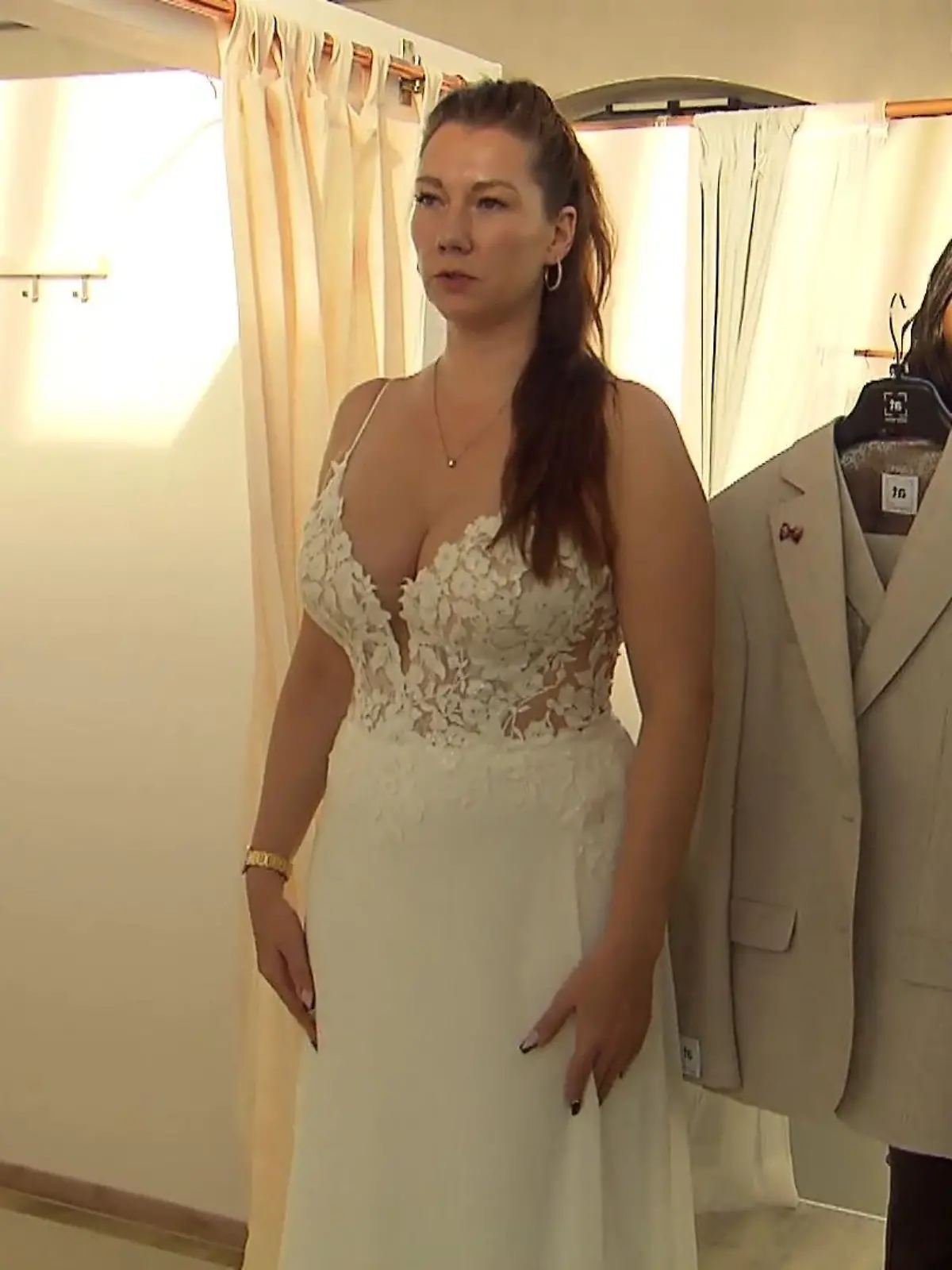 Bild zu: "Brautkleid passend zum Leinen-Anzug?"