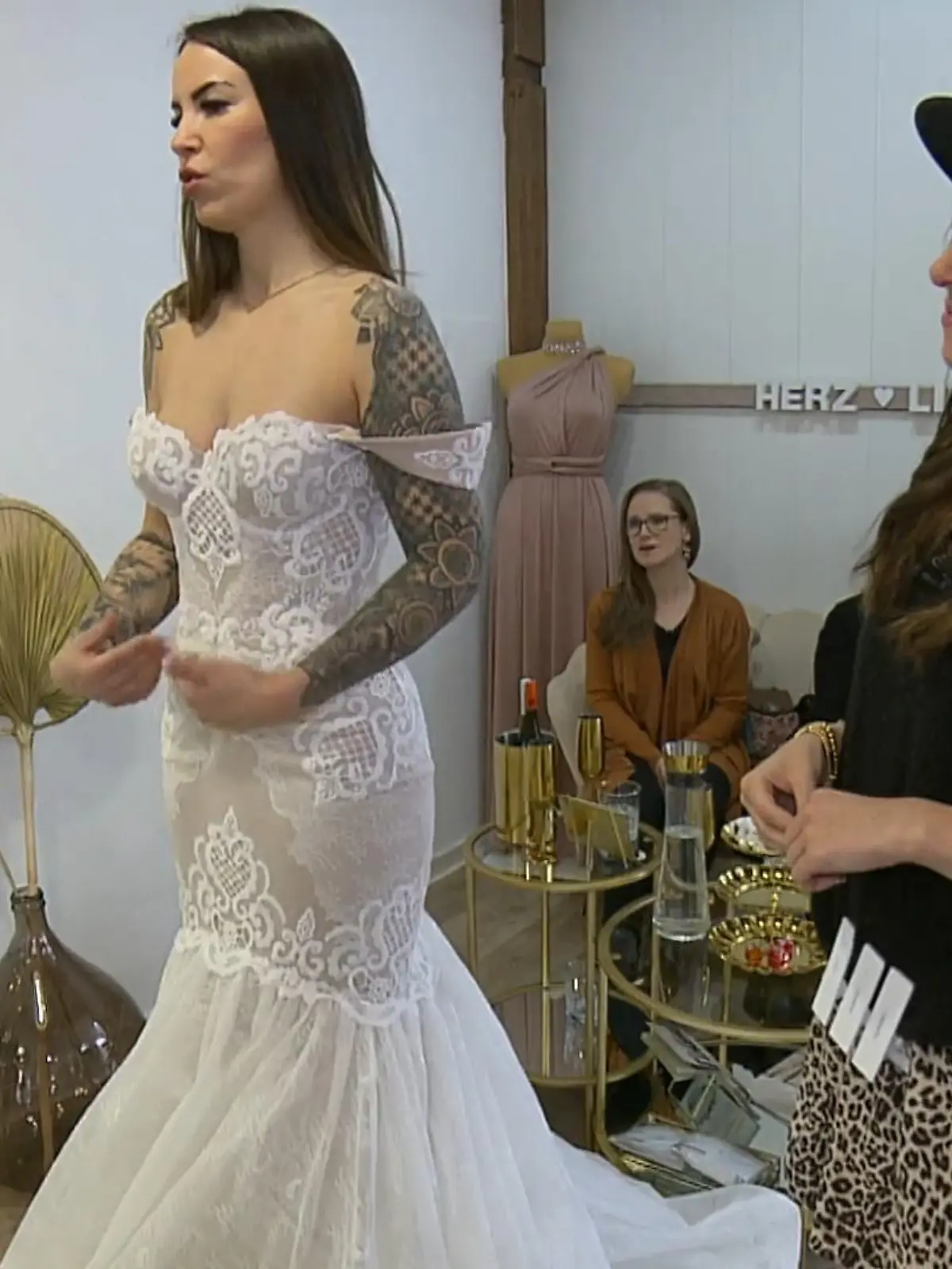 Bild zu: "Kims Brautklied darf nicht mit ihren Tattoos kollidieren"