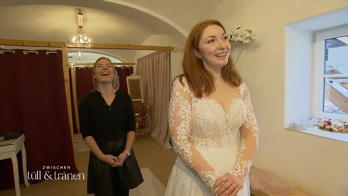 Lange Ärmel und tiefer Ausschnitt? Franziska sucht ihr Kleid