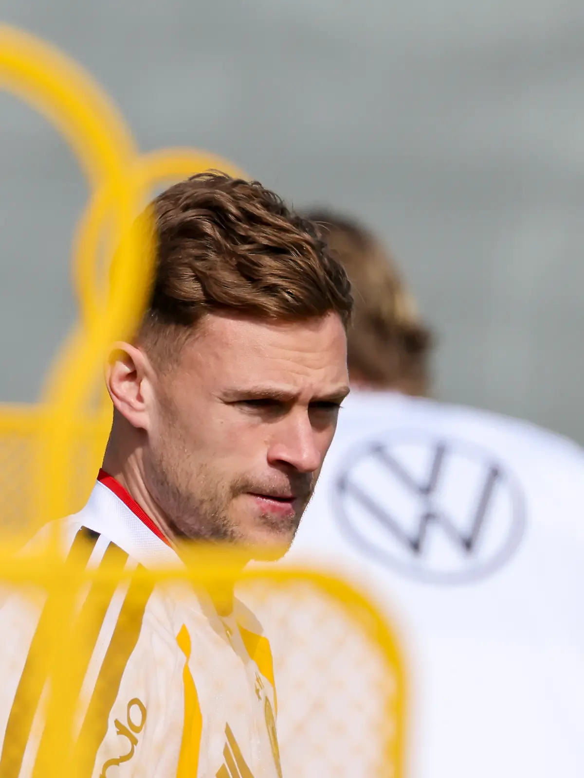 Joshua Kimmich (Germany) schaut, , Training der deutschen Fussball Nationalmannschaft, Home Ground am 24. March 2026 in Herzogenaurach, Deutschland. (Foto von Marco Steinbrenner/DeFodi Images) Joshua Kimmich (Germany) looks on, , Training der deutschen Fussball Nationalmannschaft, Home Ground, March 24, 2026 in Herzogenaurach, Germany. (Photo by Marco Steinbrenner/DeFodi Images)