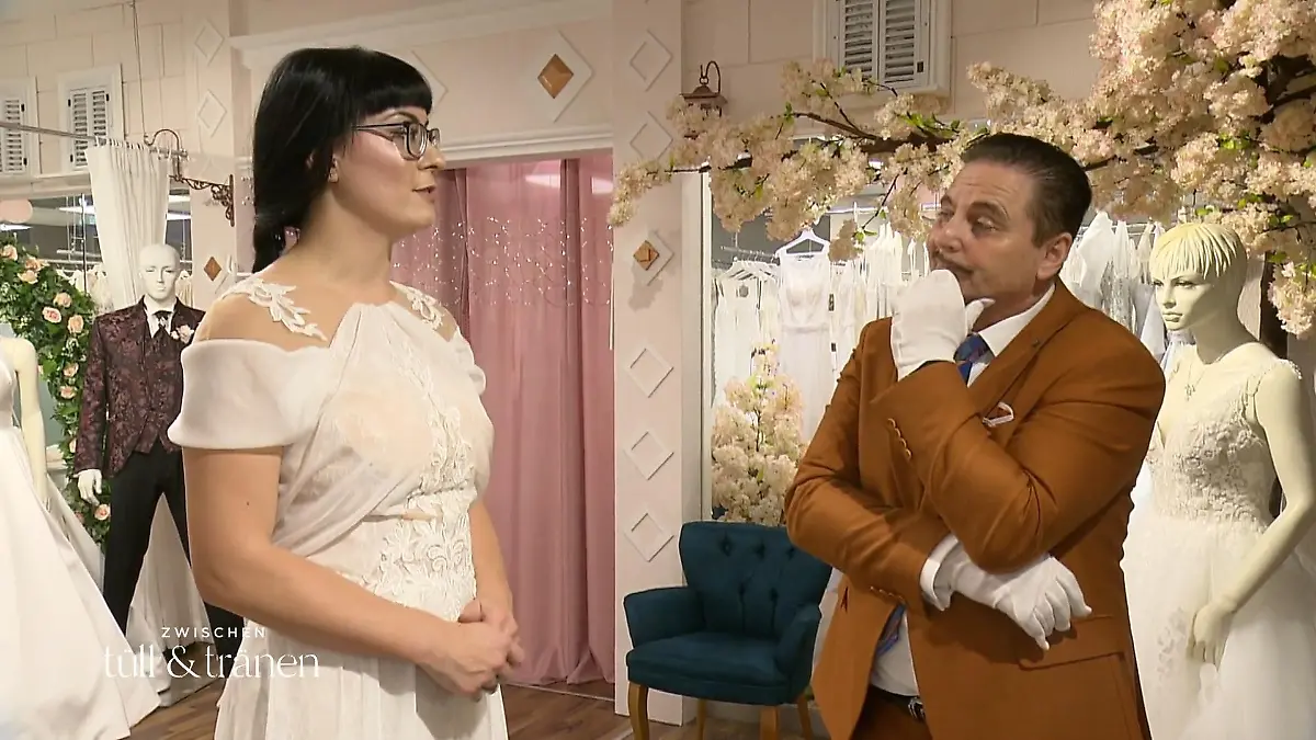 Plötzlich soll es doch ein klassisches Brautkleid sein Rasanter Meinungswechsel