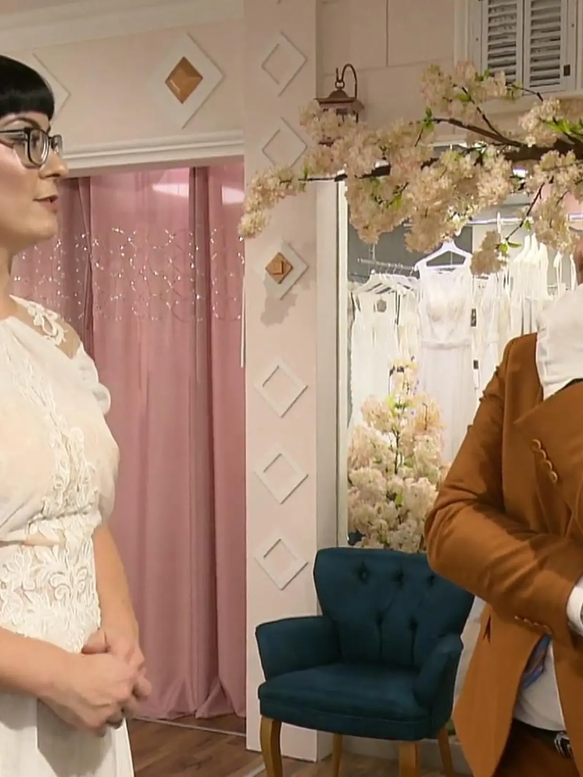 Bild zu: "Plötzlich soll es doch ein klassisches Brautkleid sein"