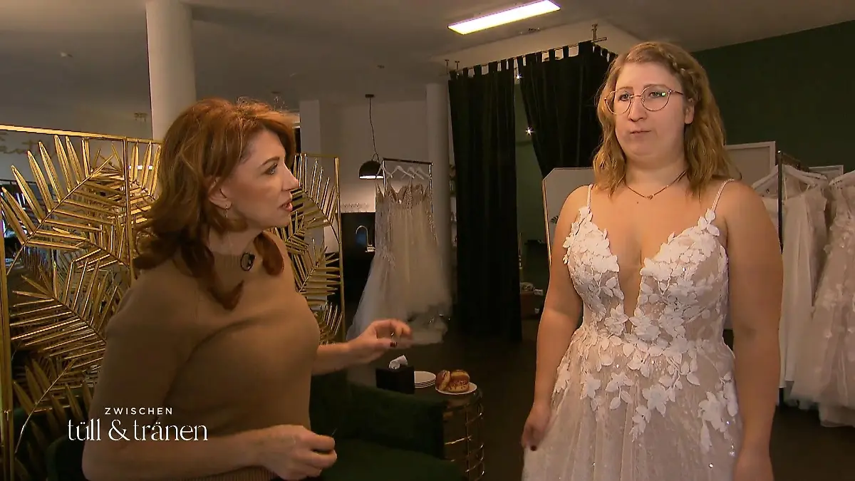 Anprobe bei Braut Janine Kann dasKleid überzeugen?