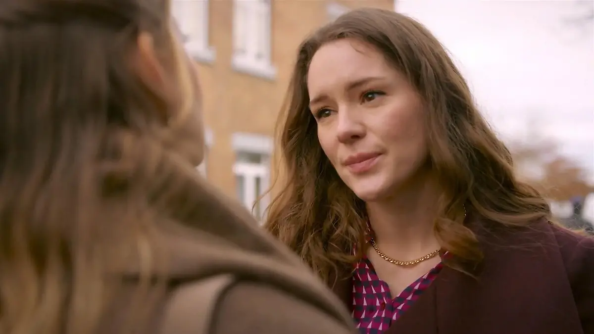 AWZ: Emma trifft ahnungslos auf Nathalie