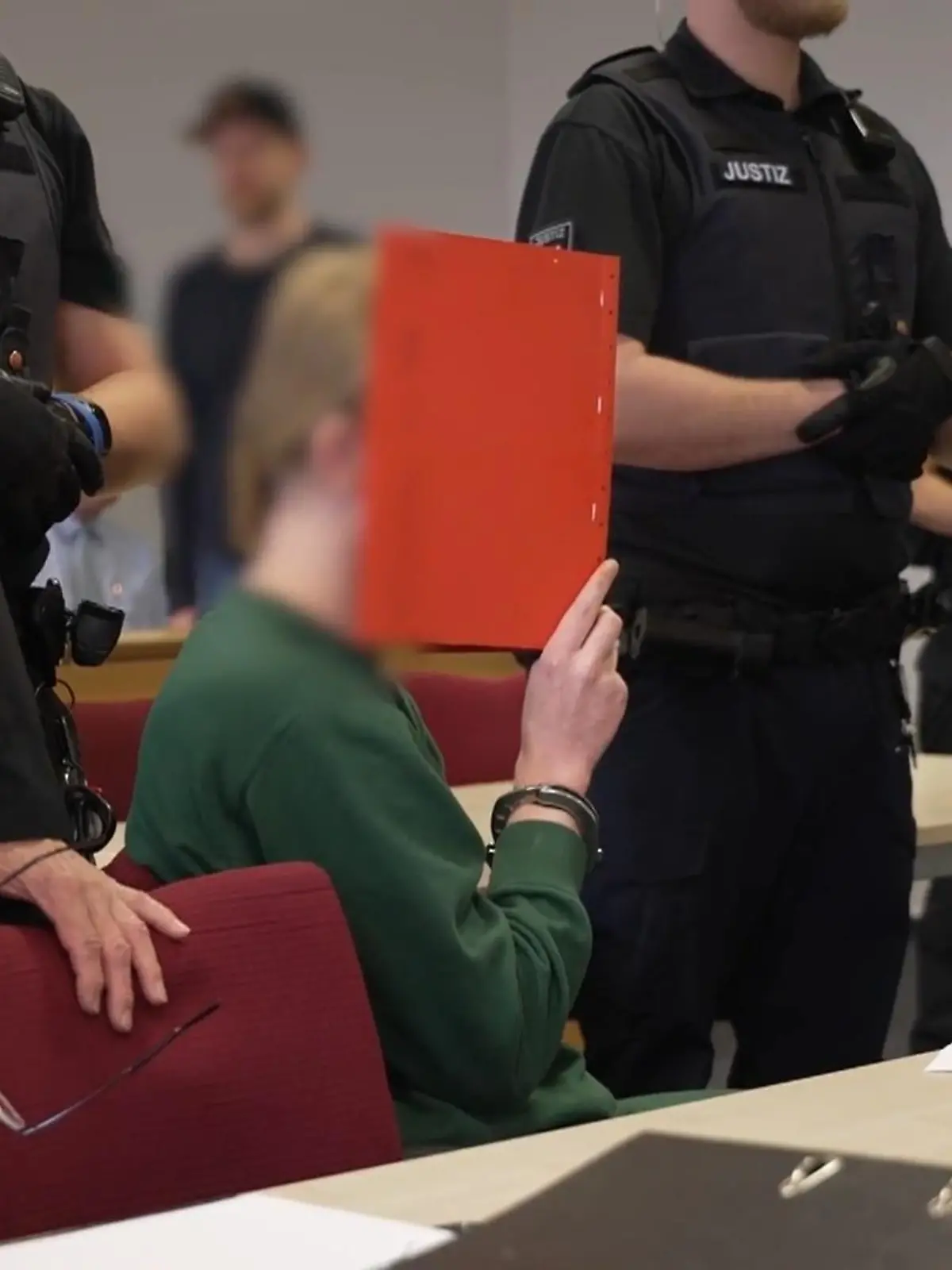 Bild zu: "Vater der kleinen Ashley spricht vor Gericht"