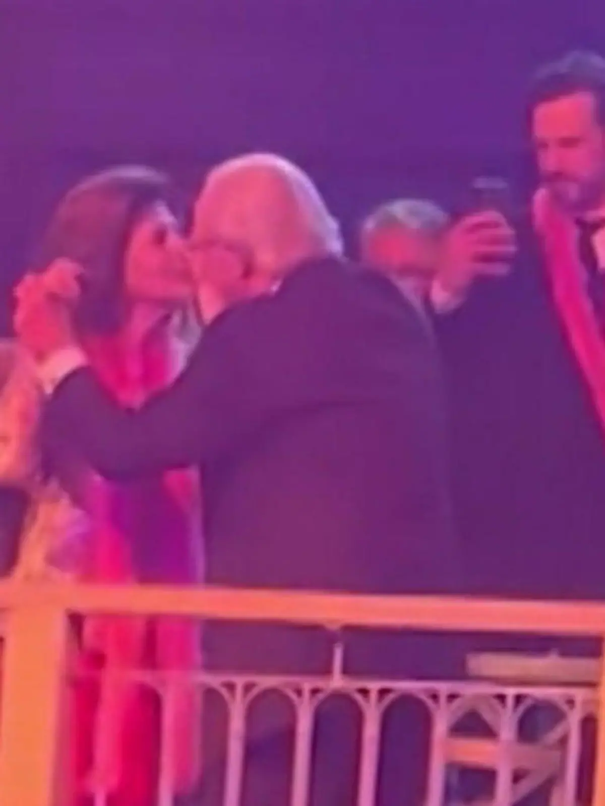 Bild zu: "Royals in Partystimmung! Zu DIESEM Song tanzen Königin Silvia und ihr Carl Gustav"