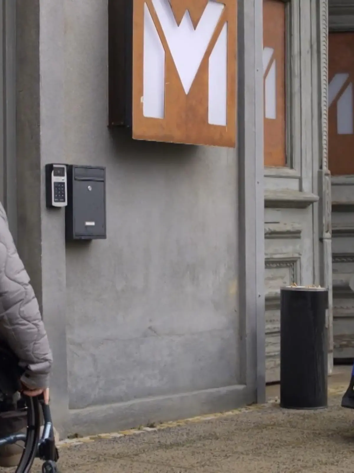 Bild zu: "Hier die erste Szene von Mats sehen"