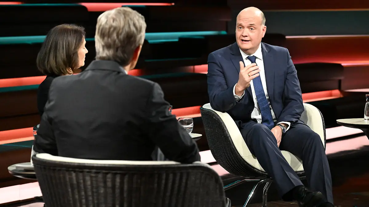 Katarina Barley, Markus Lanz und Robin Alexander diskutieren