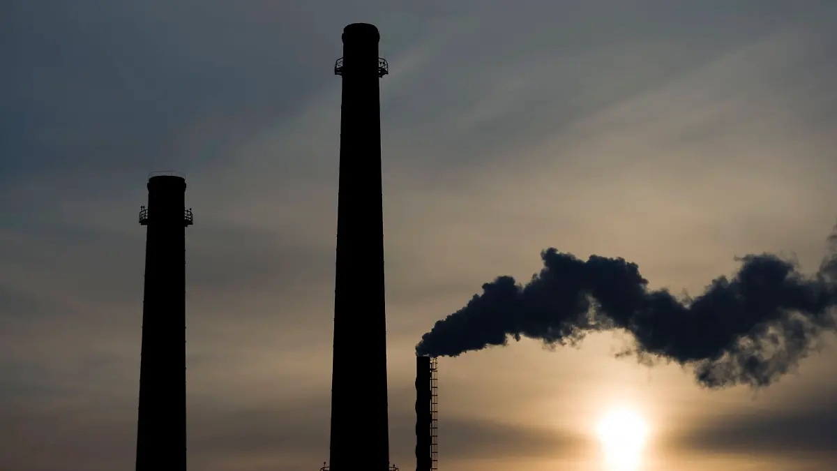 Steam from heating plant chimney Tartu Estonia Ref: WWI_112_00022 Compulsory Credit: Woodfall/Photoshot.