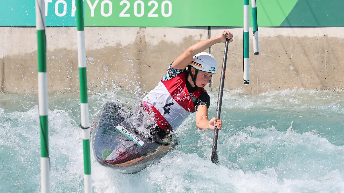 21.07.2021, Japan, Tokio: Kanu/Slalom: Olympia, Training, Damen, im Kasai Canoe Slalom Centre. Andrea Herzog aus Deutschland trainiert im Candadier. Foto: Jan Woitas/dpa-Zentralbild/dpa +++ dpa-Bildfunk +++