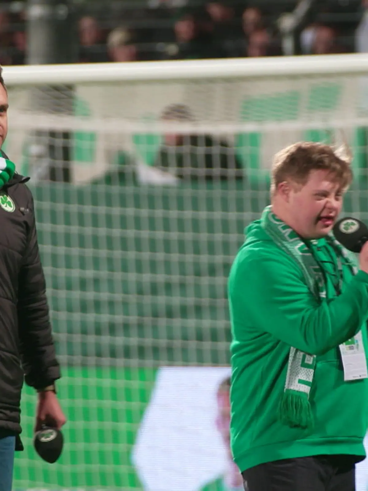 Bild zu: "Stadionsprecher mit Down-Syndrom: „Einfach ein Gefühl des Glückes“"