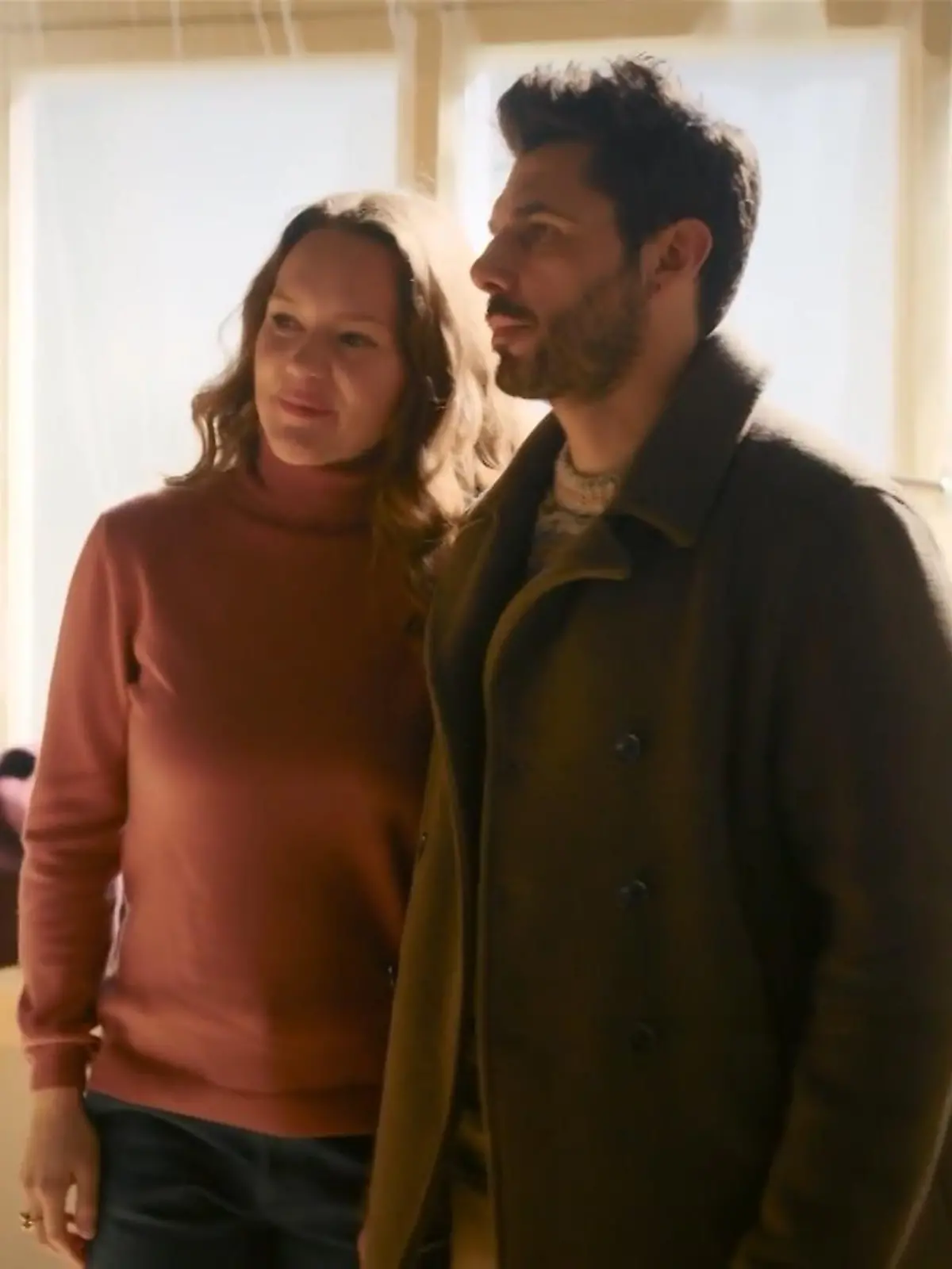 Bild zu: "Emma besichtigt mit Matteo eine Wohnung"