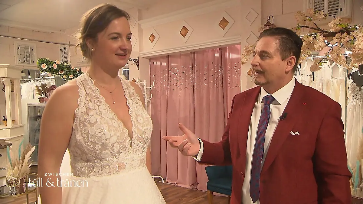 Zwischen Tüll und Tränen: Brautmodenprofi Uwe Herrmann berät Braut Susanne