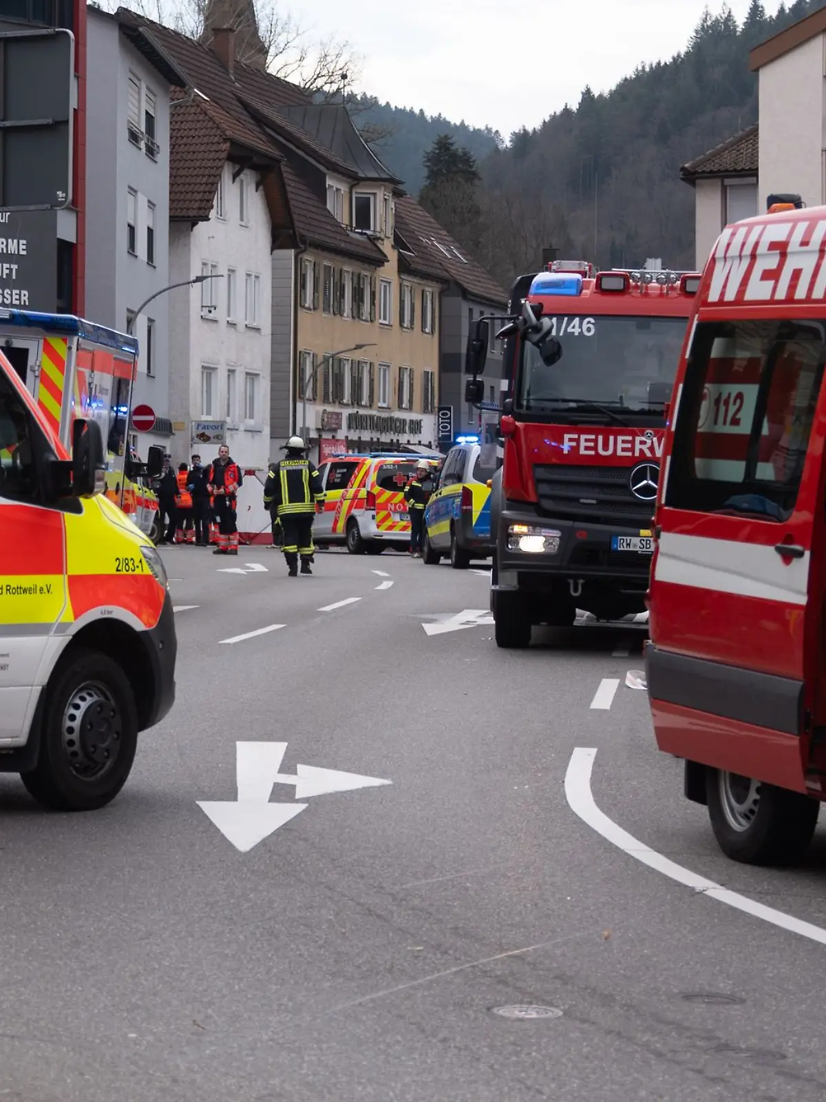 Bild zu: "Tödlicher Unfall in Schramberg: Schon über 100.000 Euro für Familie von Miri (†29) und Ron (†3)"