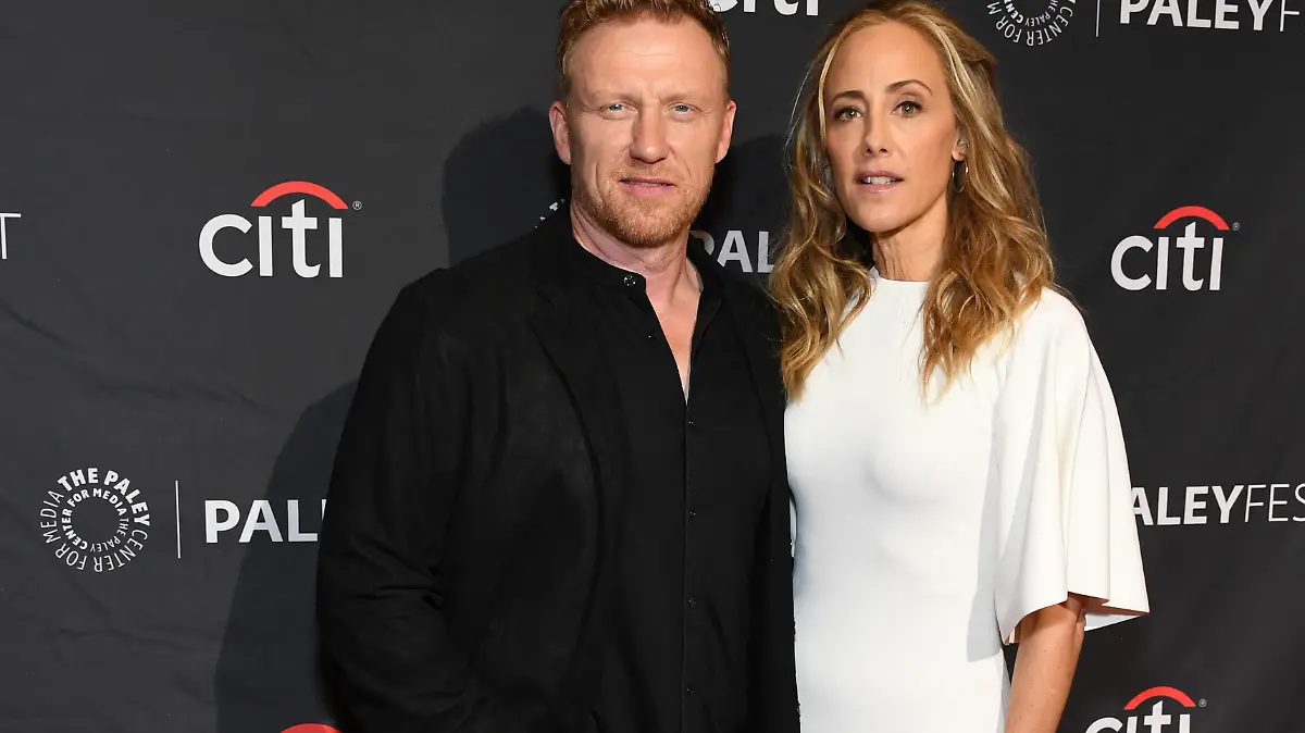 HOLLYWOOD, CALIFORNIA - APRIL 02: Kevin McKidd and Kim Raver attend PaleyFest LA 2023 - "Grey's Anatomy" at Dolby Theatre on April 02, 2023 in Hollywood, California.   Jon Kopaloff/Getty Images/AFP (Photo by Jon Kopaloff / GETTY IMAGES NORTH AMERICA / Getty Images via AFP)