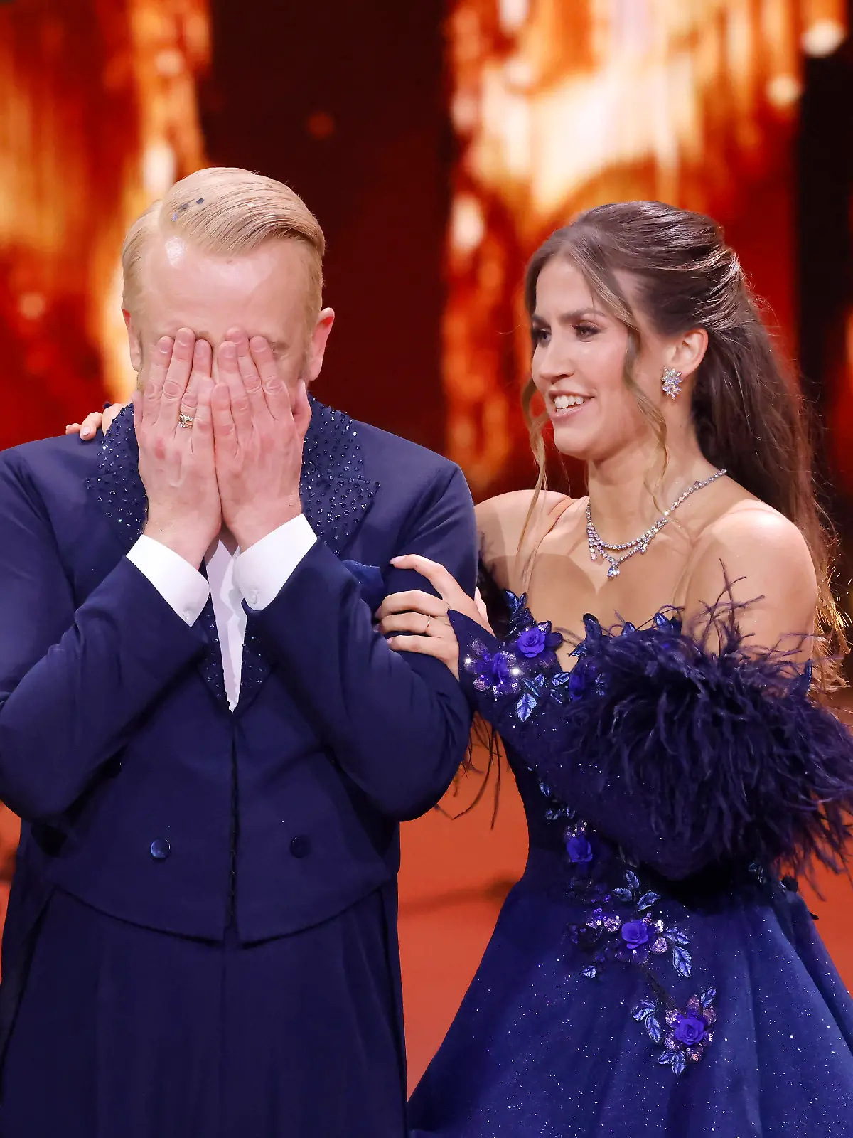 Bild zu: "„Das Verletzungsteam!” Blutige Trainingspanne bei Tanz-Profi Mariia"