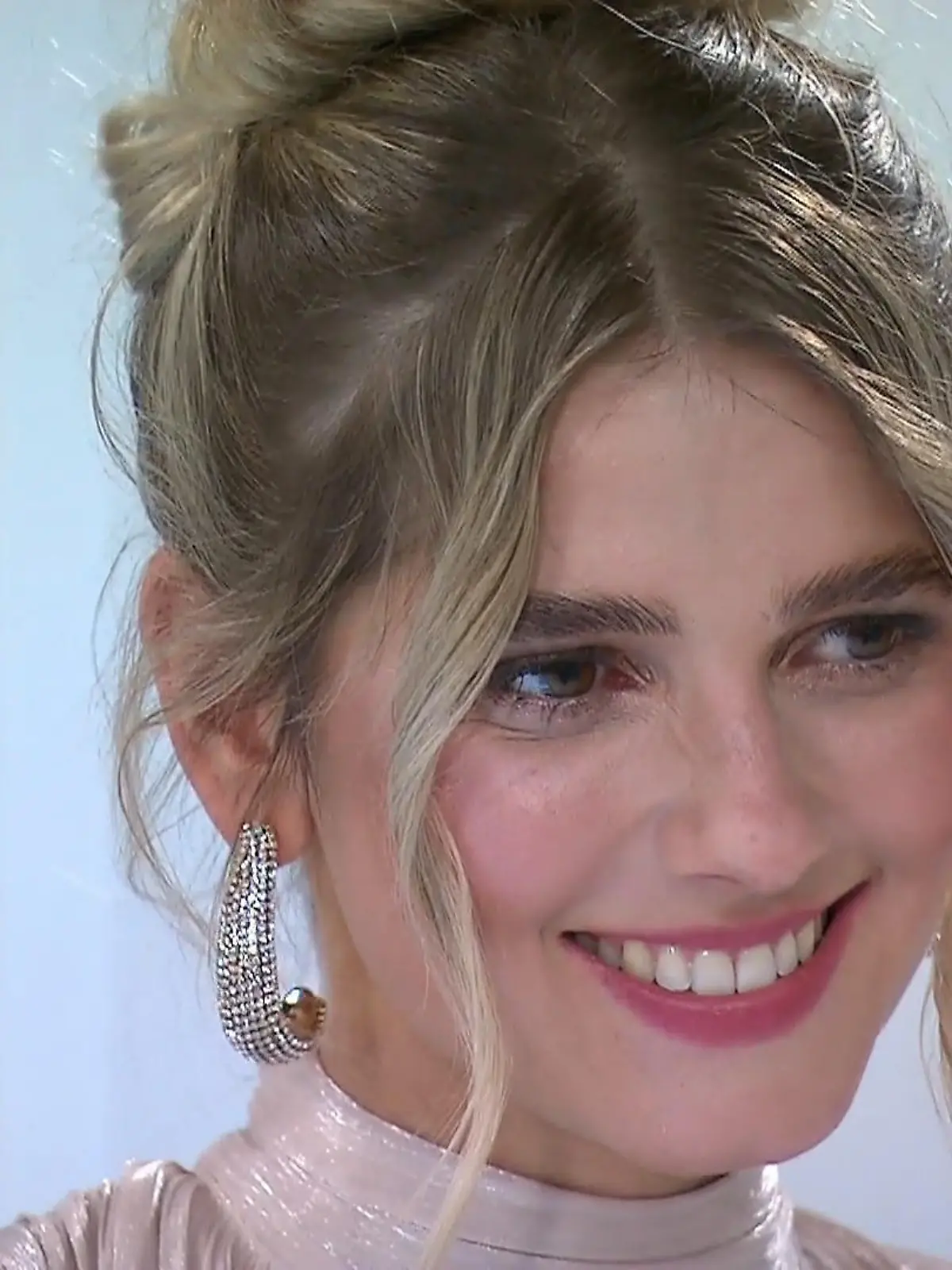 Bild zu: "Sarah zeigt ihren Look – aber wie streng bewerten die anderen Kandidatinnen?"