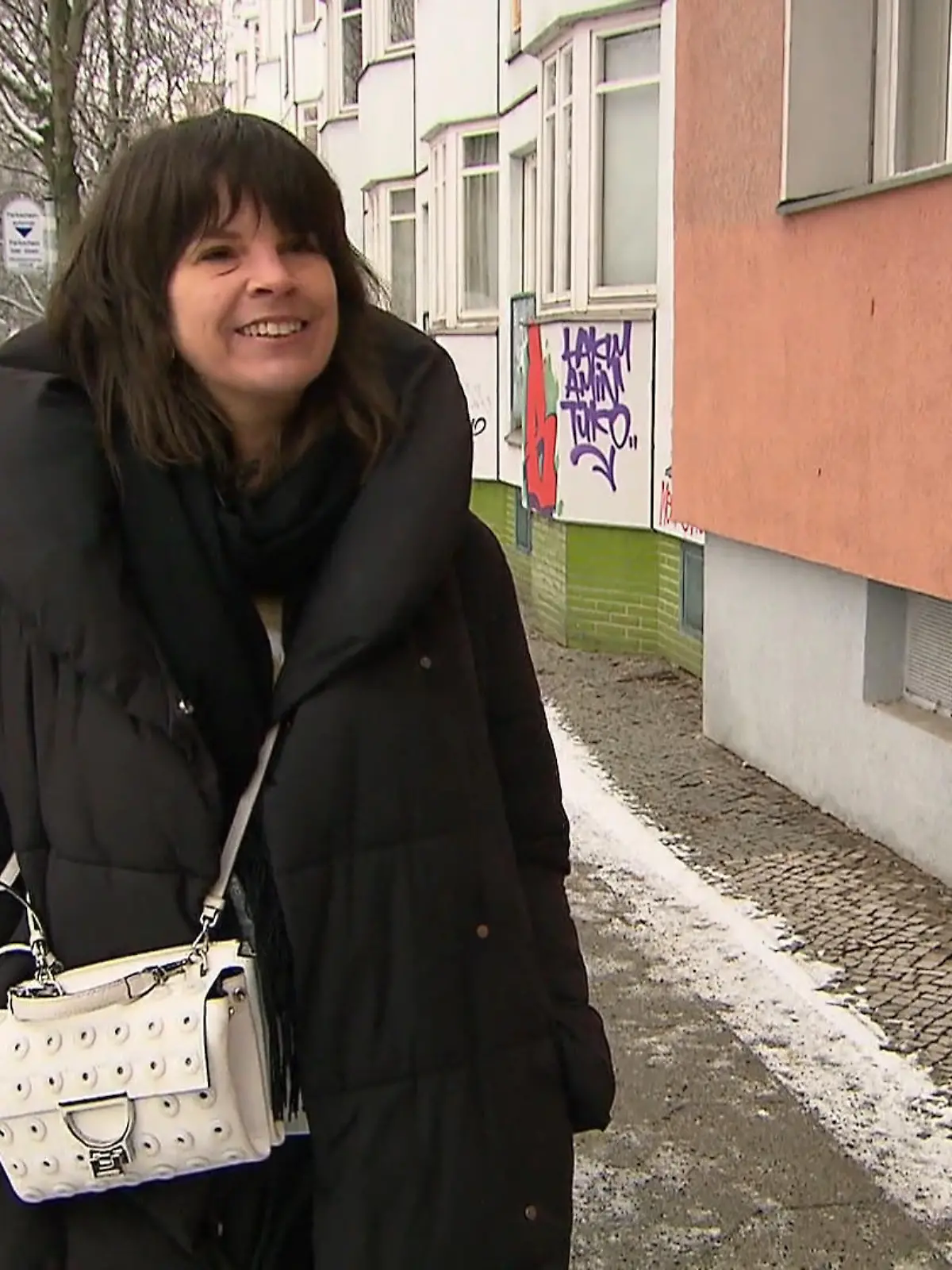 Bild zu: "Sabine liebt Fundstücke und setzt auf Casual mit Glamour-Effekt"