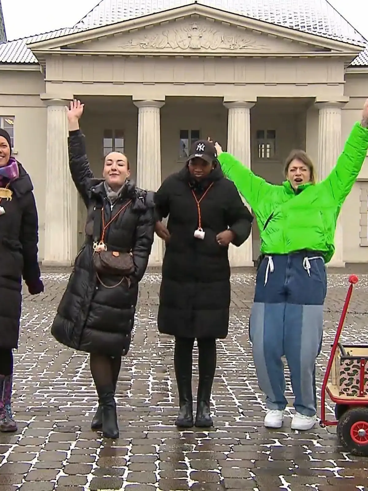 Bild zu: "Neues Motto, neue Looks: Wie schlagen sich die Kandidatinnen in Oldenburg?"