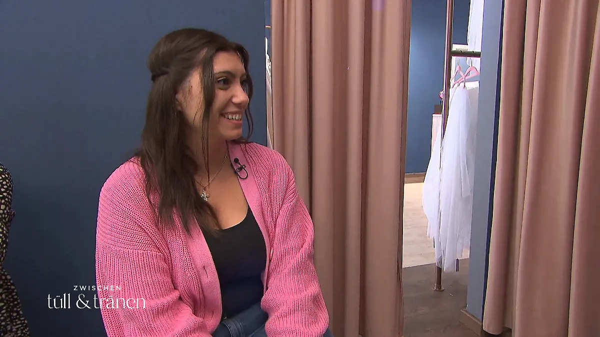 Katharinas Hochzeit wird pompös Das passende Kleid muss her