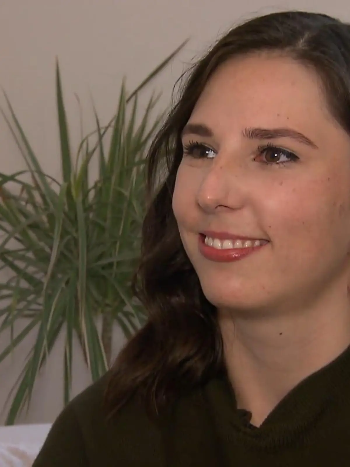 Bild zu: "Lara sucht einen Zweiteiler für die Hochzeit"