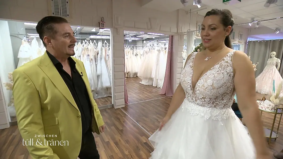 Nancy ist in diesem Kleid definitiv "keine Hausfrau" Sexy "Tüll und Tränen"-Braut