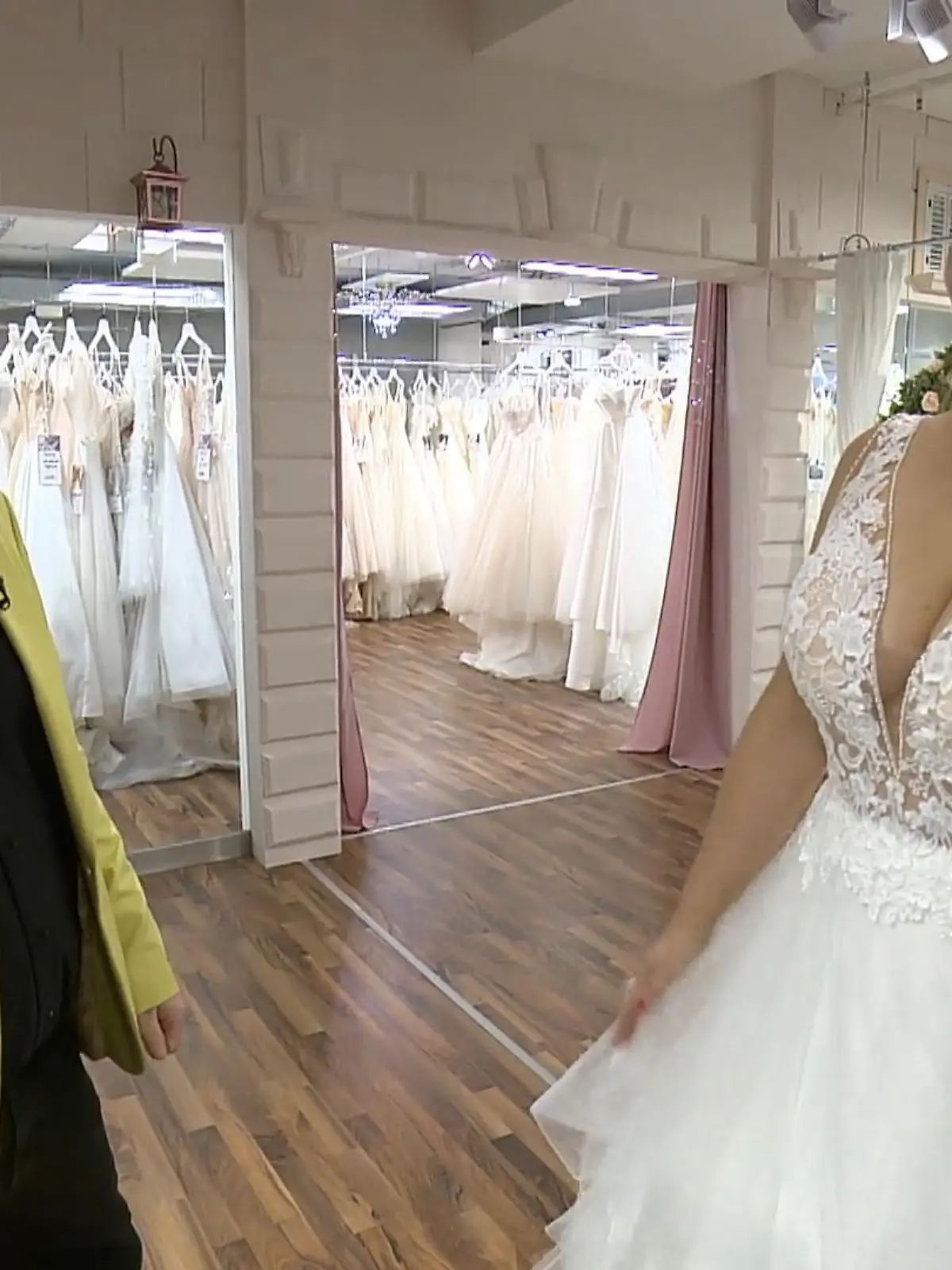 Bild zu: "Nancy ist in diesem Kleid definitiv "keine Hausfrau""