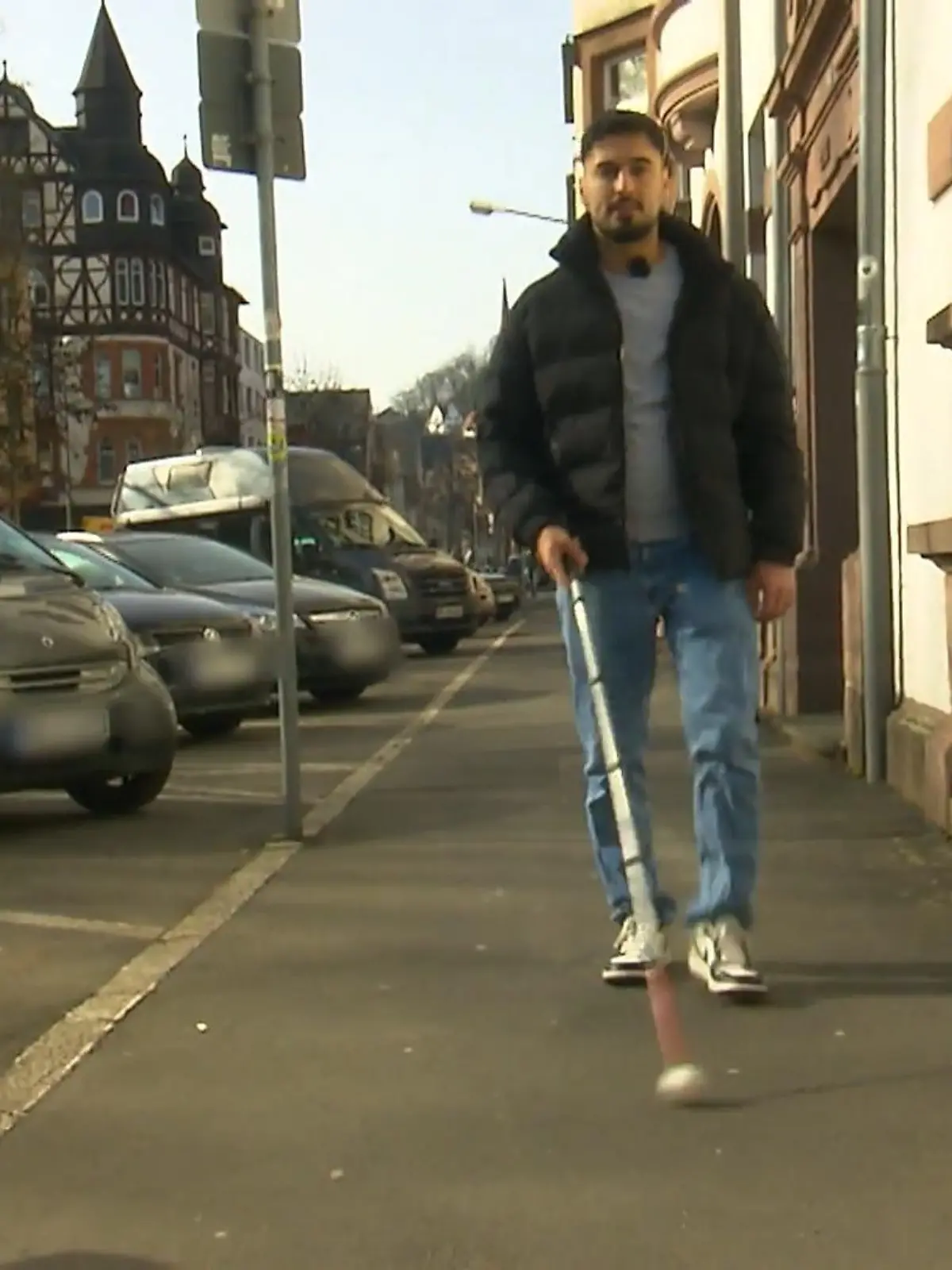 Bild zu: "Er nimmt uns mit in seine Welt ohne Augen"