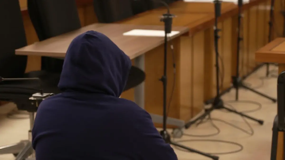 „Mallorca-Fritzl" wollte wohl täglich Sex mit Stieftochter (12) Ihm drohen bis zu 40 Jahren Haft