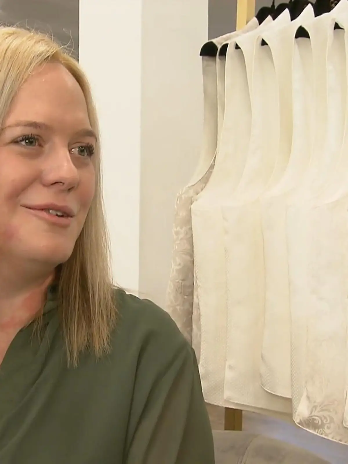 Bild zu: ""Brautiges" Dirndl für Janine nach Brustverkleinerung"