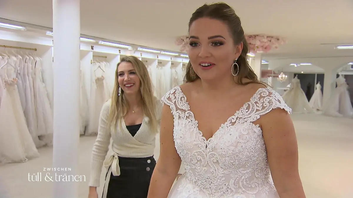 Inga hat hohe Ansprüche Pompöse Robe