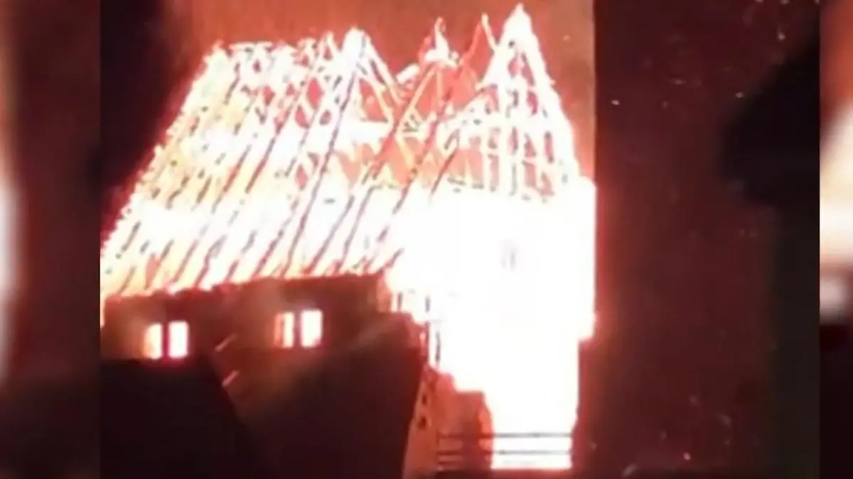 Historisches Denkmal geht in Flammen auf! 800 Jahre Geschichte zerstört Runneburg in Thüringen