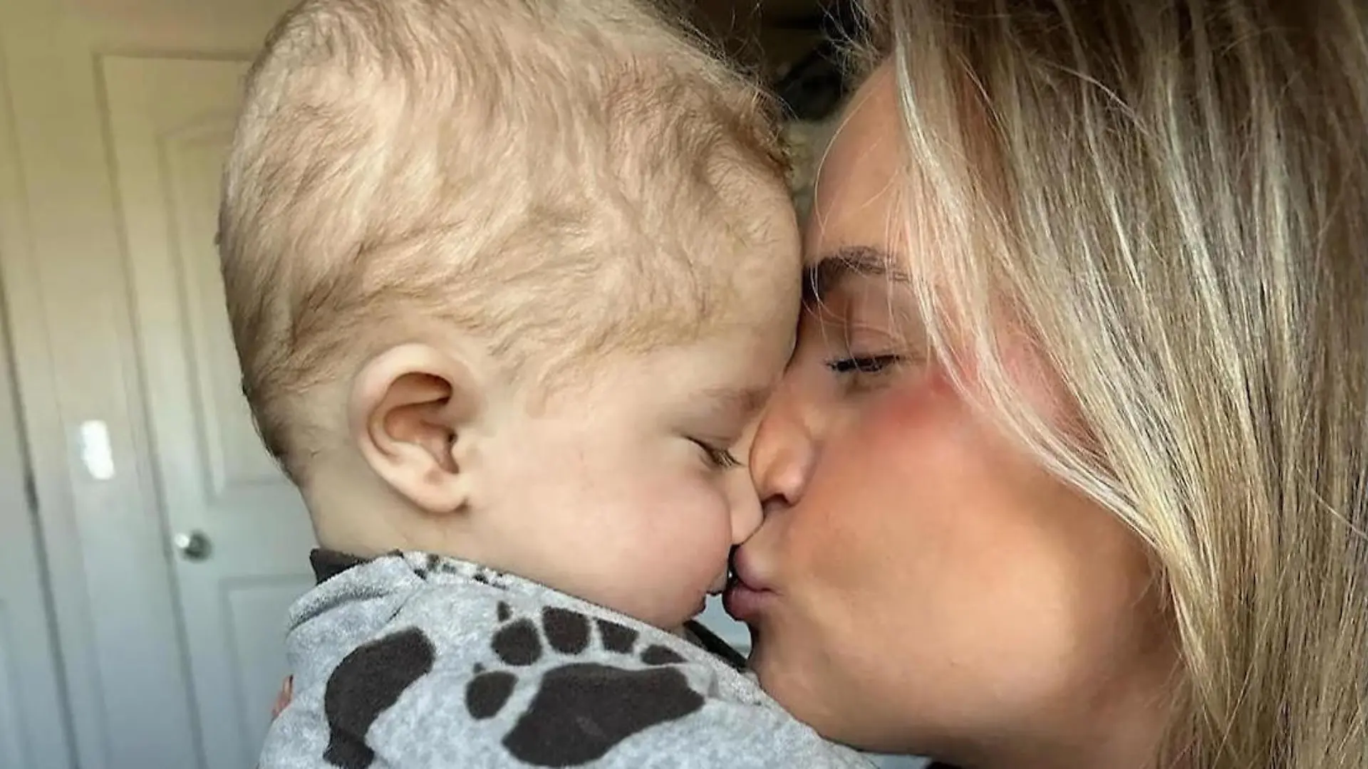 Kleiner Luka (2) hat nach Organspende seiner Mutter Chance auf ein Leben Lebertransplantation schenkt Hoffnung