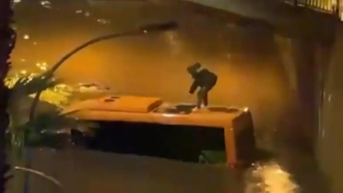 Teneriffa unter Wasser! Sturmfront verwüstet Urlaubsregion – viele Menschen eingeschlossen Unwetter in Puerto de la Cruz