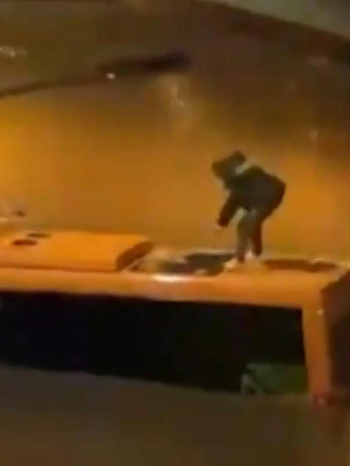 Bild zu: "Teneriffa unter Wasser! Sturmfront verwüstet Urlaubsregion – viele Menschen eingeschlossen"