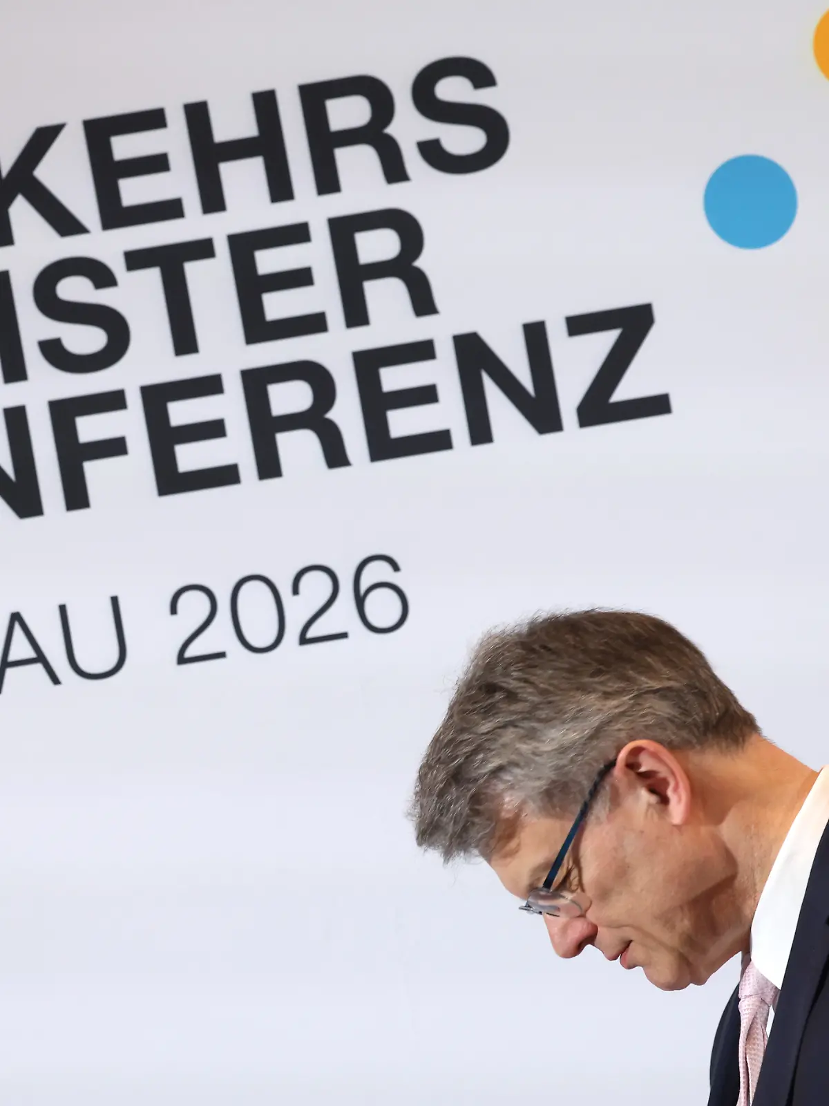 Patrick Schnieder (CDU),Bundesverkehrsminister, steht bei der Abschlusspressekonferenz der Verkehrsministerkonferenz. +++ dpa-Bildfunk +++