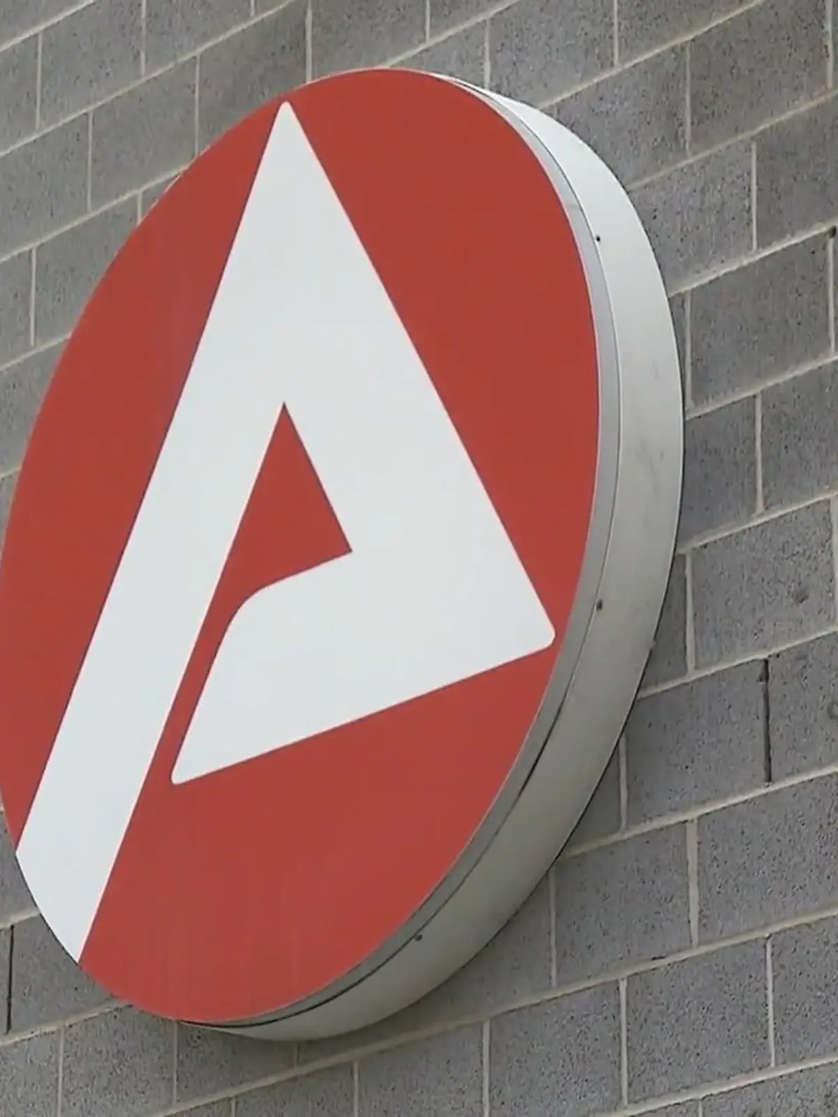 Bild zu: "Jobcenter will trotz Abschiebepflicht weiterzahlen"