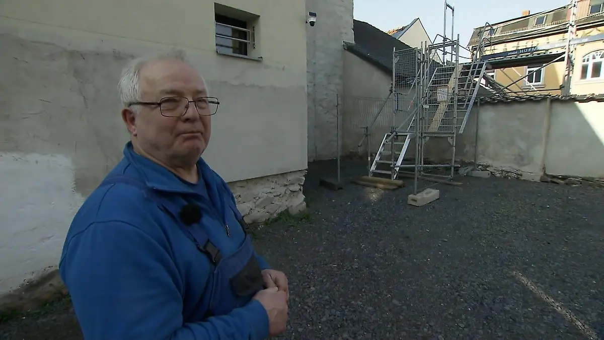 Ehepaar muss über Gerüst in ihr Haus Posse in Weida