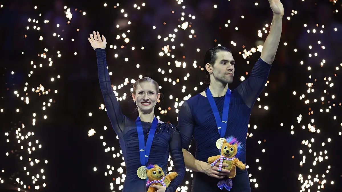 Minerva Hase (l) und Nikita Volodin feierten ihren Gold-Coup.