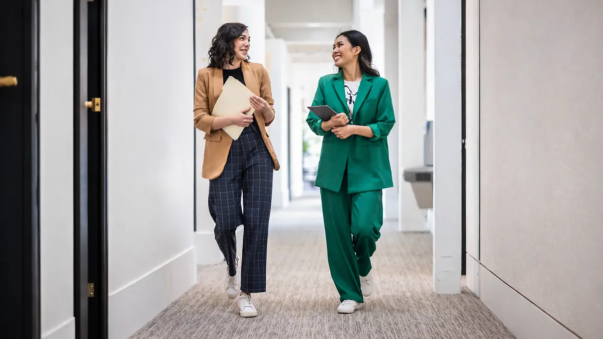 Ein cooles Büro-Outfit stärkt ganz automatisch das Selbstbewusstsein.