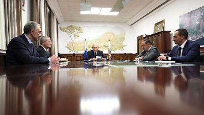 Putin zwingt Oligarchen: Geld für Krieg in der Ukraine und die Donbas-Region