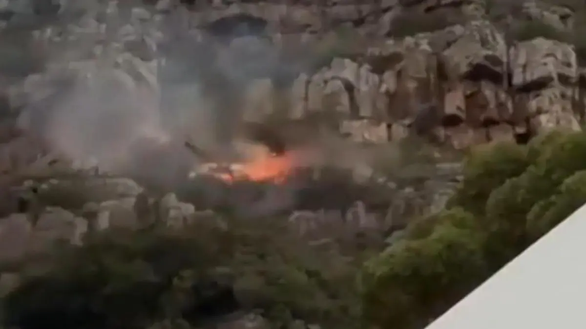 Löschhubschrauber überschlägt sich! Feuer-Einsatz wird zum Albtraum Dramatischer Unfall am Tafelberg