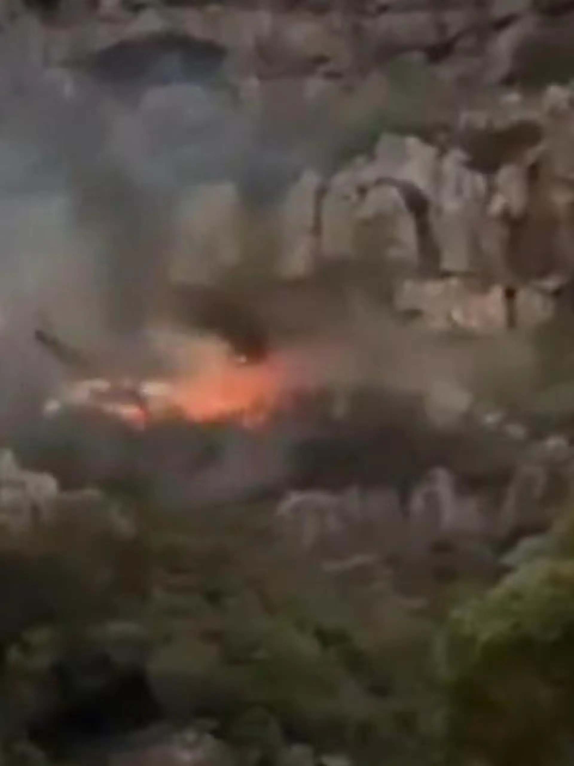 Bild zu: "Löschhubschrauber überschlägt sich! Feuer-Einsatz wird zum Albtraum"