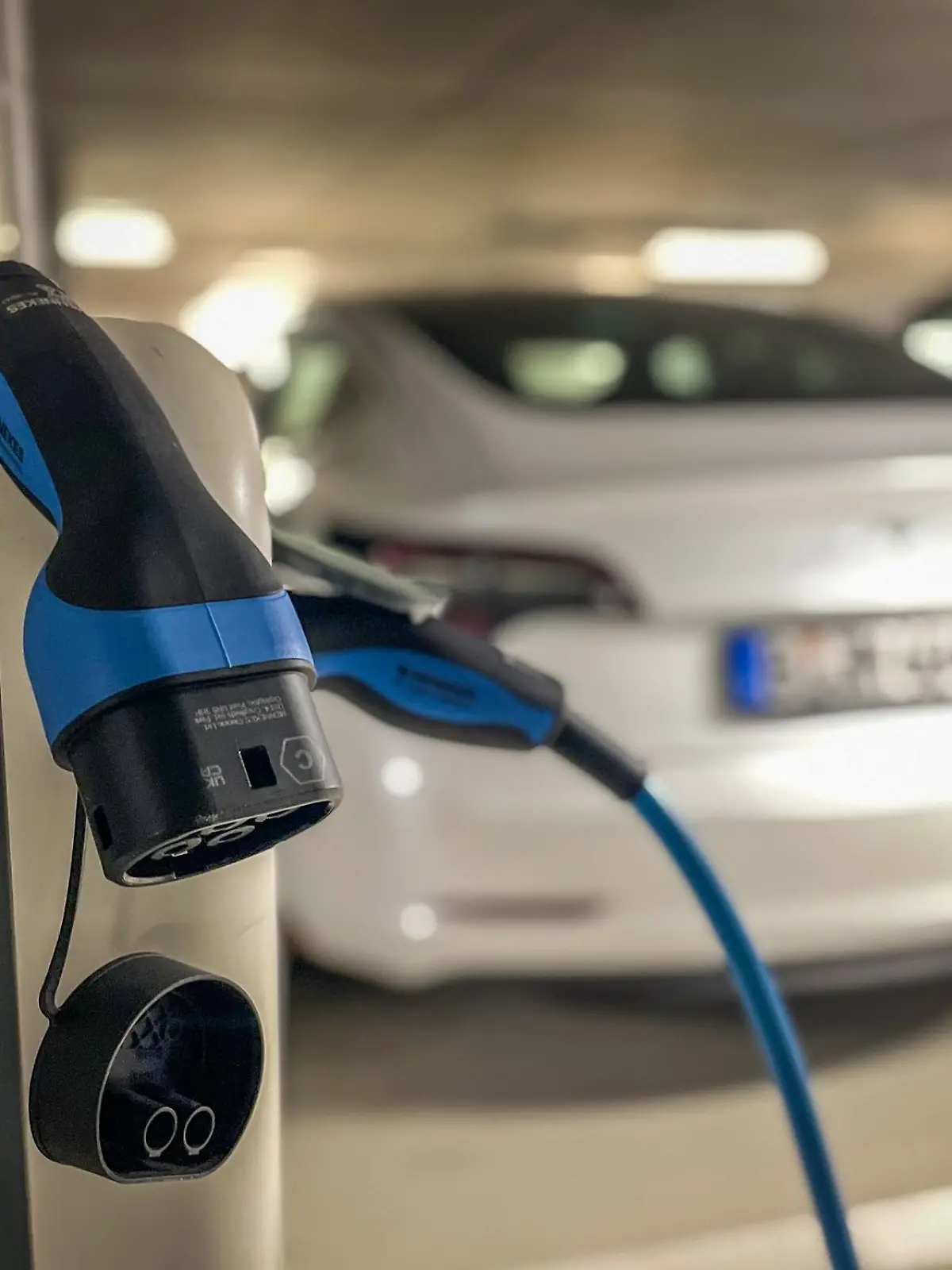 Lässt sich unter Umständen auch in der Tiefgarage eines Mietshauses laden: der eigene Stromer. 